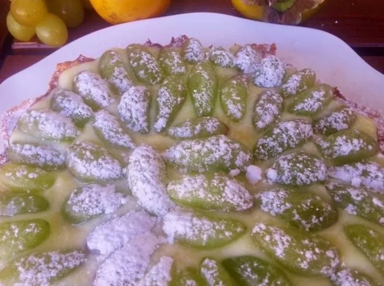 Torta con uva pizzutella